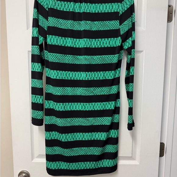 MICHAEL Michael Kors Women’s Green and Black Python Print V-Neck Dress Size S - Picture 4 of 14